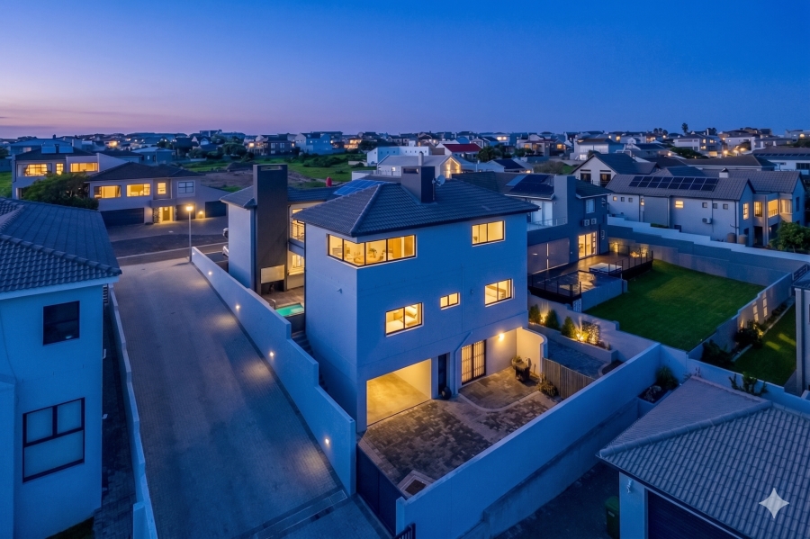 5 Bedroom Property for Sale in Myburgh Park Western Cape
